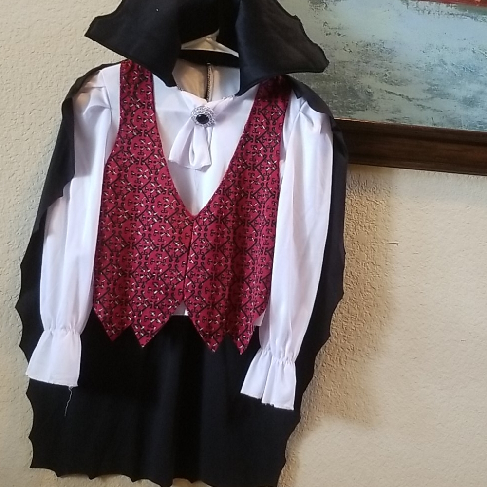 NWOT Kid's Dracula costume! Red/black/white/silver